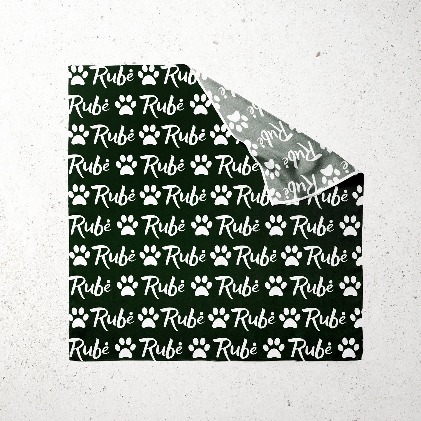 Vardinė augintinio skarelė su pėdutėmis