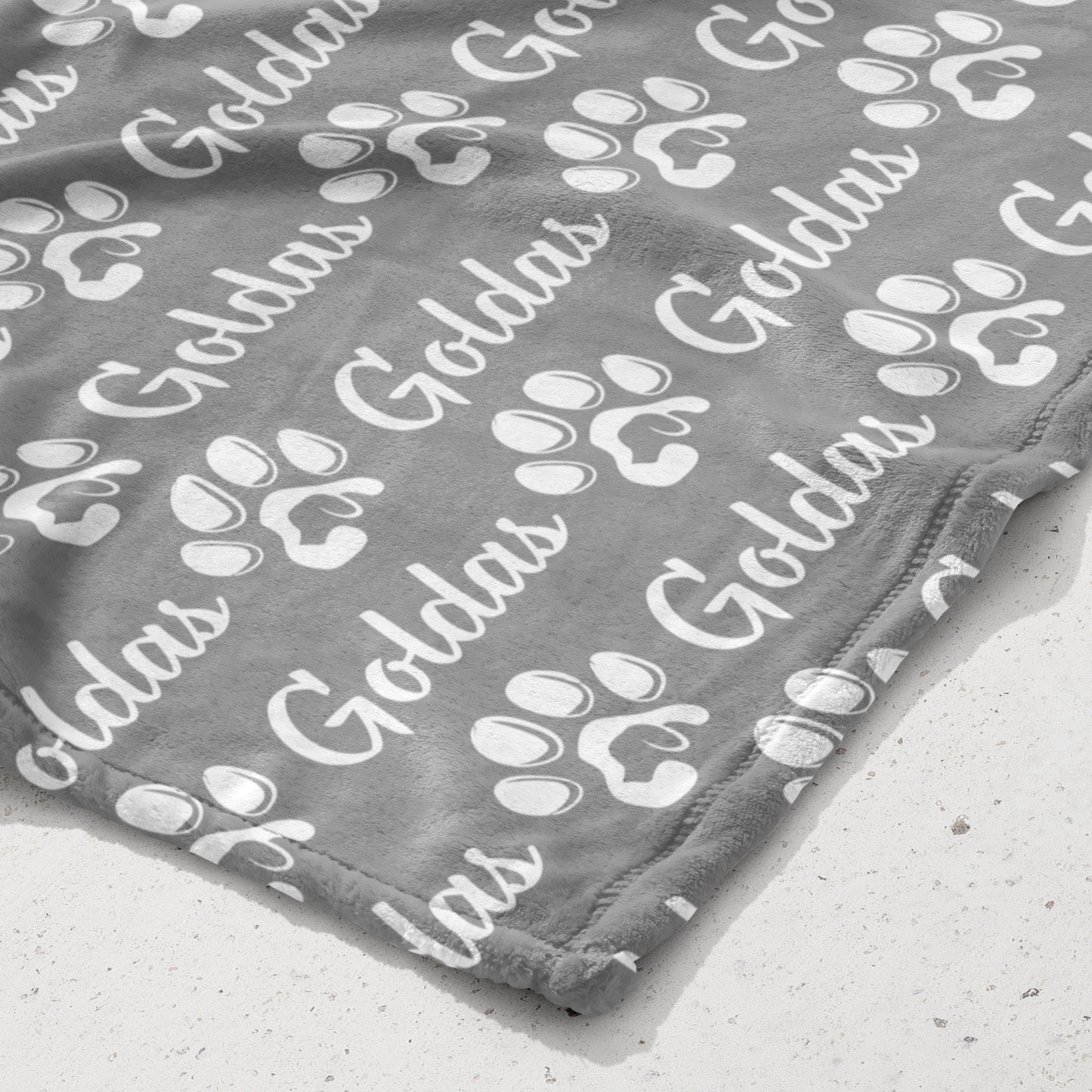 Pledas šunims su vardu ir pėdutėmis